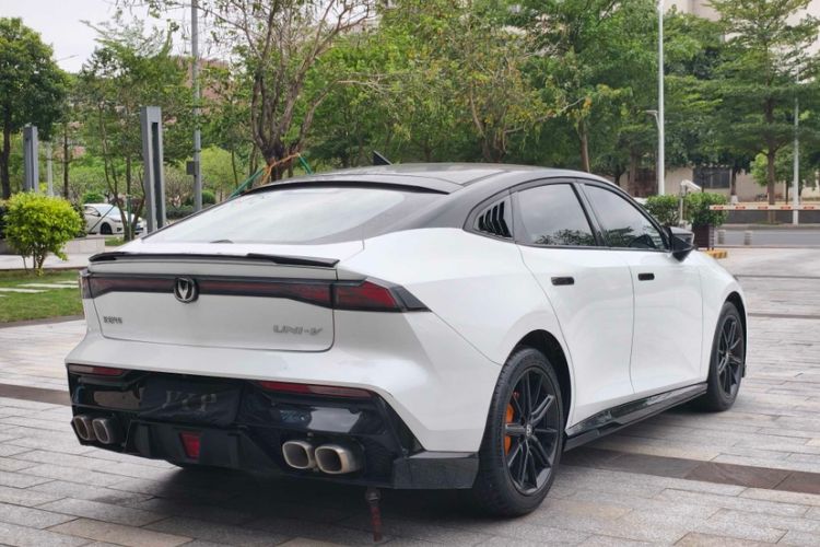 Used CHANGAN UNI-V 2024 1.5T High-Energy Version Exterior 7