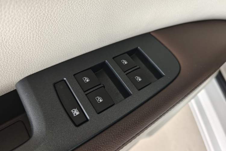 Used Buick GL8 2021 Land Cruiser Executive 652T Premium Model Interior 14