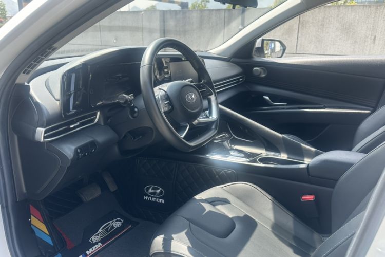 Used Hyundai Elantra 2021 1.5L CVT GLX Elite Edition Interior 3