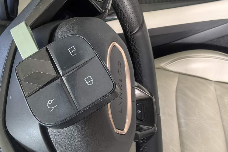 Used Lynk & Co 08 EM-P 2023 245km Ultra-Long Range Halo Exterior 8