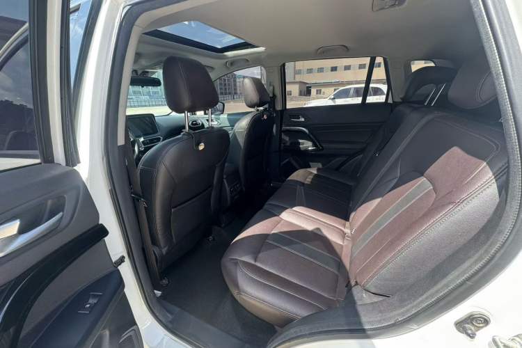 Used GAC Trumpchi GS4 2018 235T Manual Two-Wheel Drive Elite Edition Interior 2