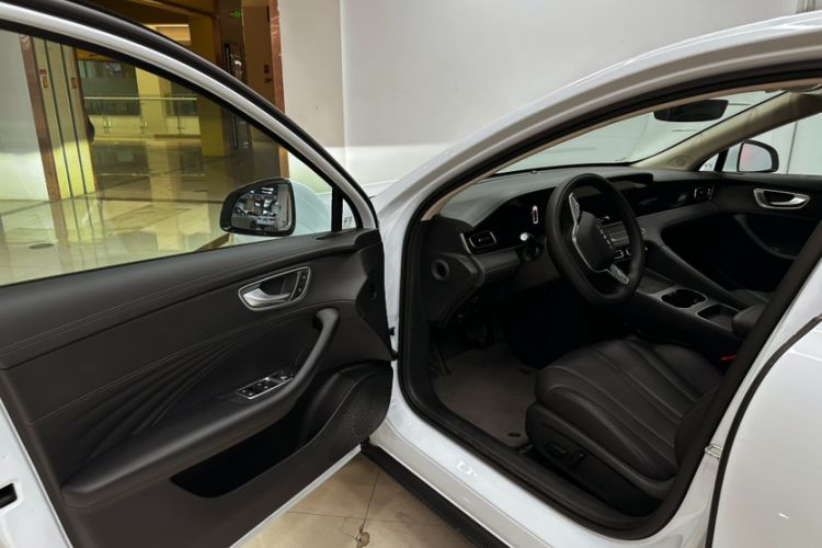 Used Roewe D7 2023 DMH 125km Superior Edition
