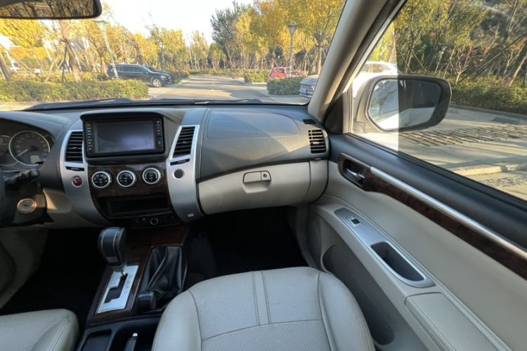 Used Mitsubishi Pajero Sport 2013 3.0L Automatic 4x4 Flagship Edition