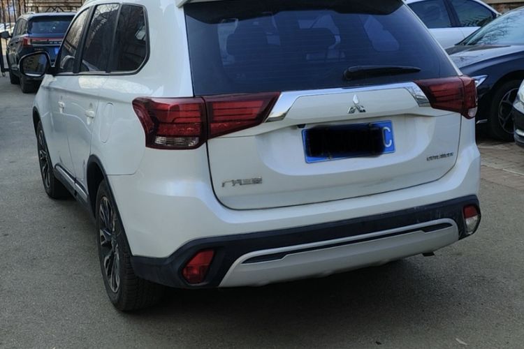 Used Mitsubishi Outlander 2019 2.0L Two-Wheel Drive Comfort Edition 5 Seats China VI Standard
