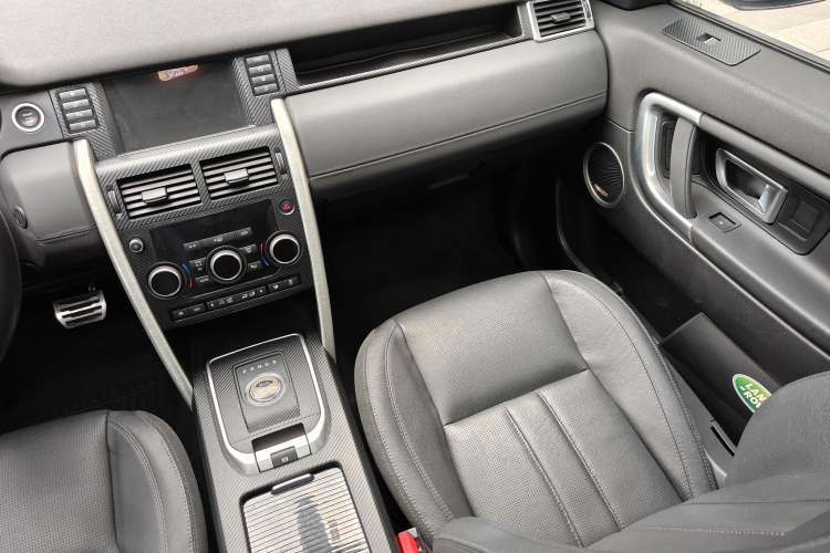 Used Land Rover Discovery Sport 2017 2.0T SE Interior 7