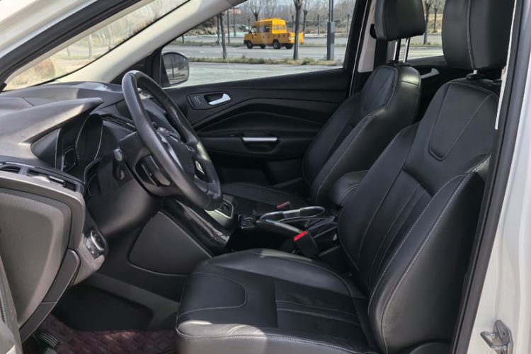 Used Ford Kuga 2015 2.0L GTDi Four-Wheel-Drive Sport Model Interior 2