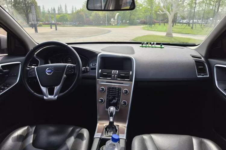 Used Volvo XC60 2017 T5 AWD Smart Upgrade Model Interior 5