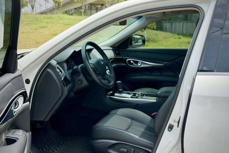 Used Infiniti Q70 2015 Q70L 2.5L Elite Edition Interior 5