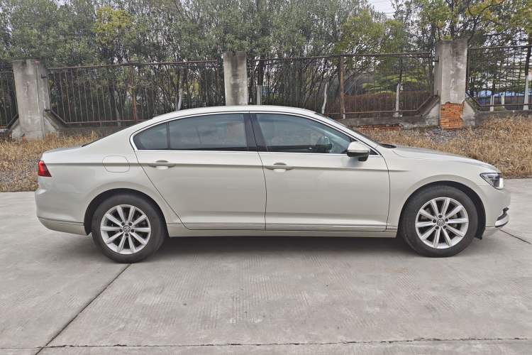Used Volkswagen Magotan 2017 330TSI DSG Leading Model
