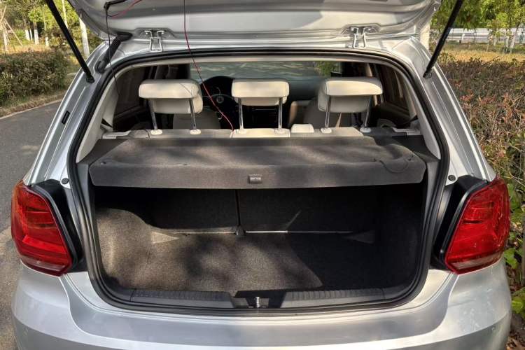 Used Volkswagen Polo 2014 1.6L Automatic Comfort Edition
