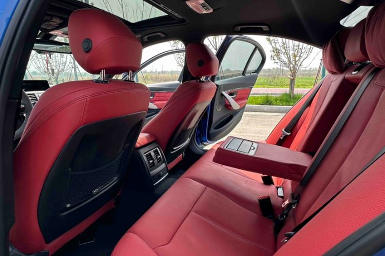 Used BMW 3 Series 2017 330i M Sport Edition Interior 10