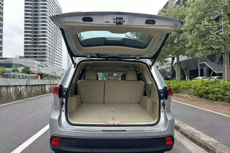 Used Toyota Highlander 2018 2.0T Two-Wheel Drive Elite Version 5 Seats China VI Standard