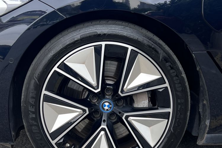 Used BMW i3 2023 eDrive 40 L Midnight Sports Package
