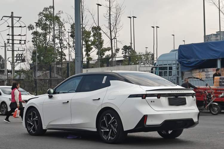 Used Lynk & Co 07 2024 EM-P 126 Long-Range Ultra
