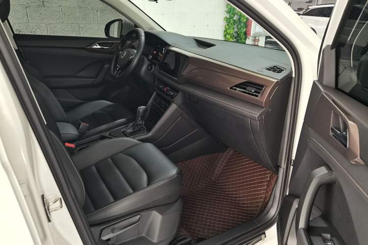 Used Volkswagen Tharu 2022 280TSI Two-Wheel-Drive Luxury Edition Interior 4