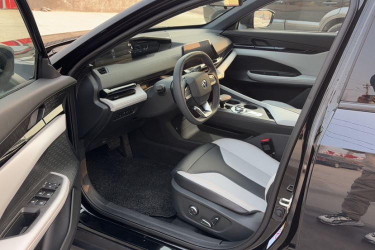 Used CHANGAN UNI-V iDD 2024 Blue Whale Smart Electric iDD 136km Luxury Model
