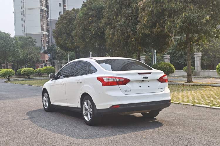 Used Ford Focus 2012 Sedan 1.6L Manual Fashion Edition Exterior 5