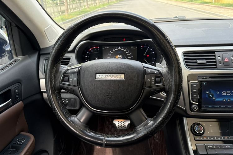Used Haval H8 2017 2.0T Gasoline Two-Wheel Drive Smart Edition