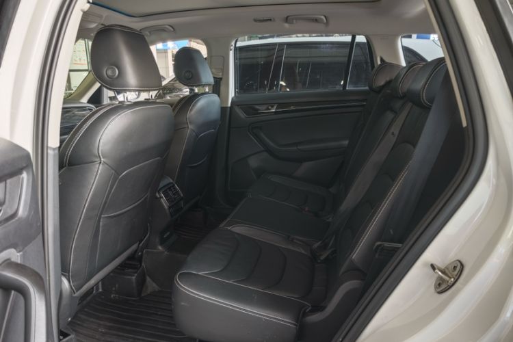 Used Skoda Kodiaq 2019 Facelifted TSI330 7-Seater Two-Wheel-Drive Luxury Enjoyment Edition China VI Standard Interior 3