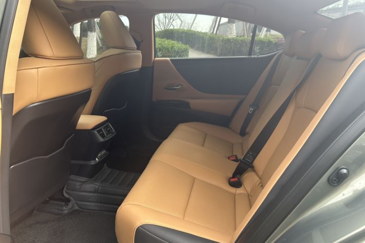 Used Lexus ES 2022 200 Excellence Edition
