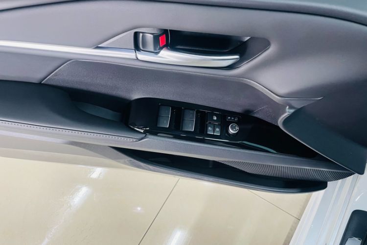 Used Toyota Camry 2026 Model Dual-Engine 2.0HSE Sport Lite Edition
