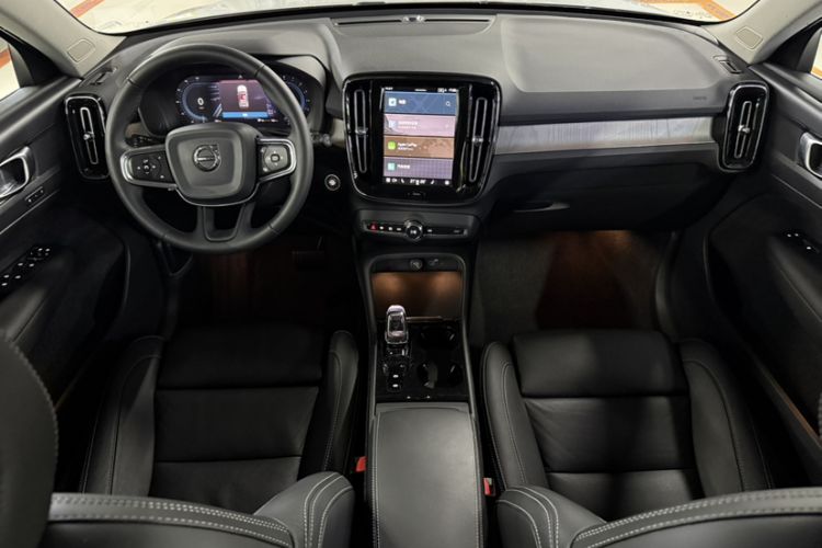 Used Volvo XC40 2024 B4 4x4 Smart Luxury Edition