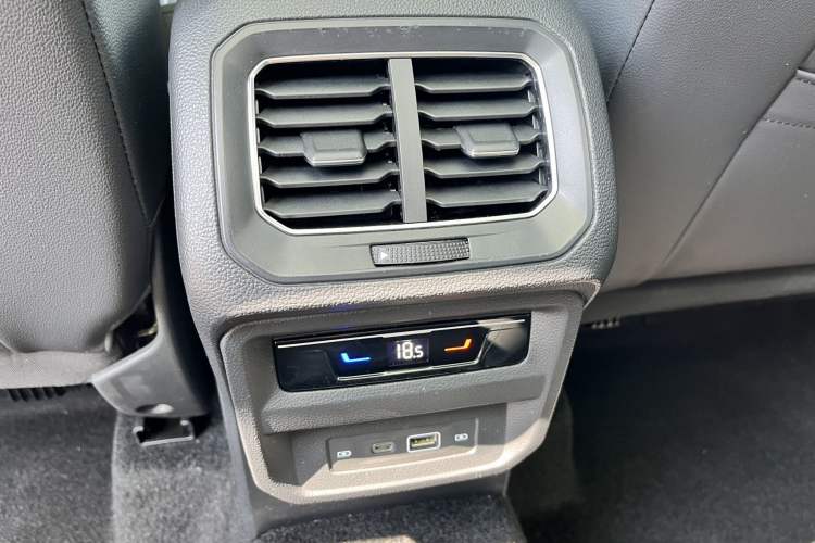 Used Volkswagen Tiguan L 2022 330TSI Automatic Two-Wheel Drive R-Line Enhanced Edition
