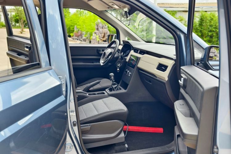 Used Wuling Hongguang PLUS 2019 1.5T Manual Comfort Version 7 Seats