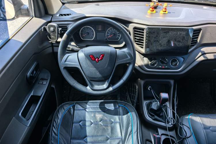 Used Wuling Hongguang V 2022 1.5L Jingqu Edition Electric-Assist LAR