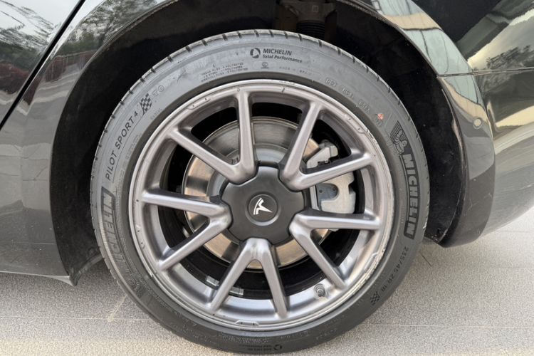 Used Tesla Model 3 2019 Long-Range Rear-Wheel-Drive Version