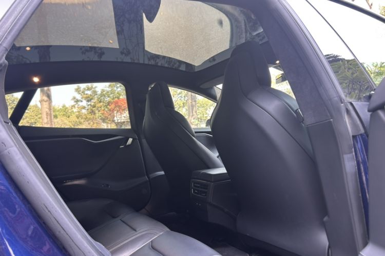 Used Tesla Model S 2017 S 75D Standard Range Edition Interior 3