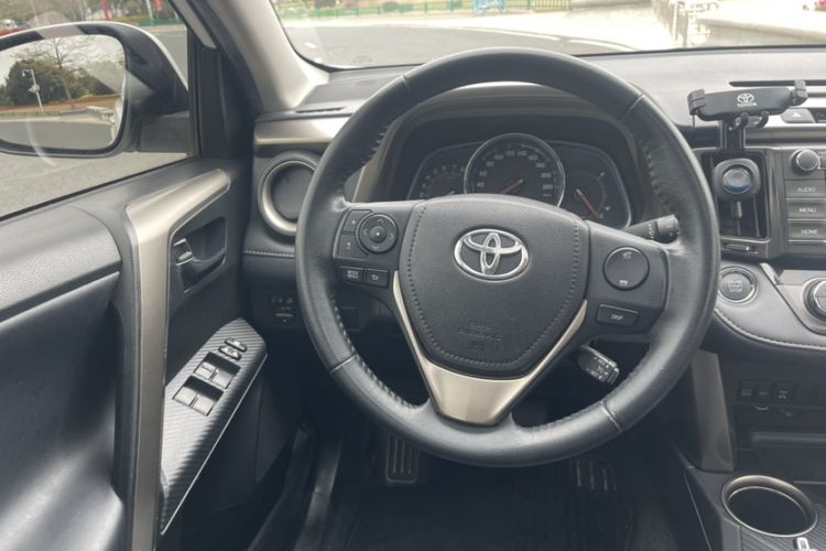 Used Toyota RAV4 2013 2.0L CVT Four-Wheel Drive New Edition