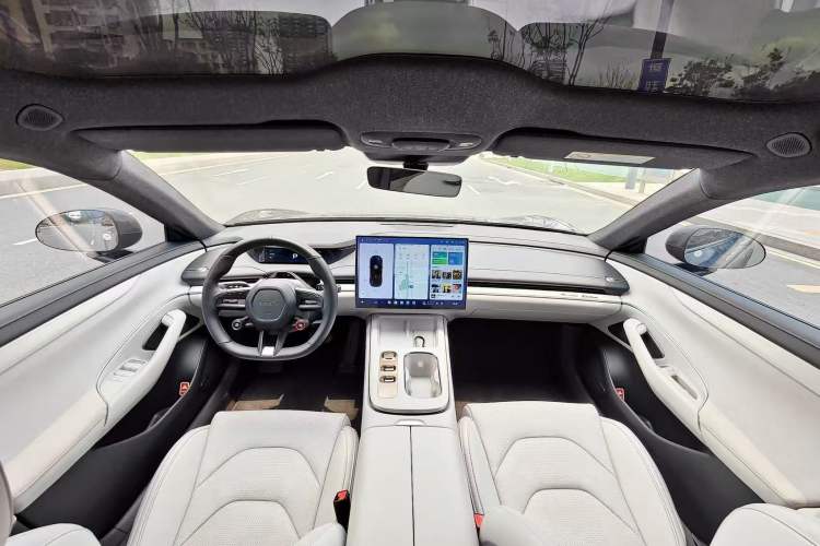 Used Xiaomi Auto SU7 2024 Rear-Drive Standard Founder Edition Interior 2