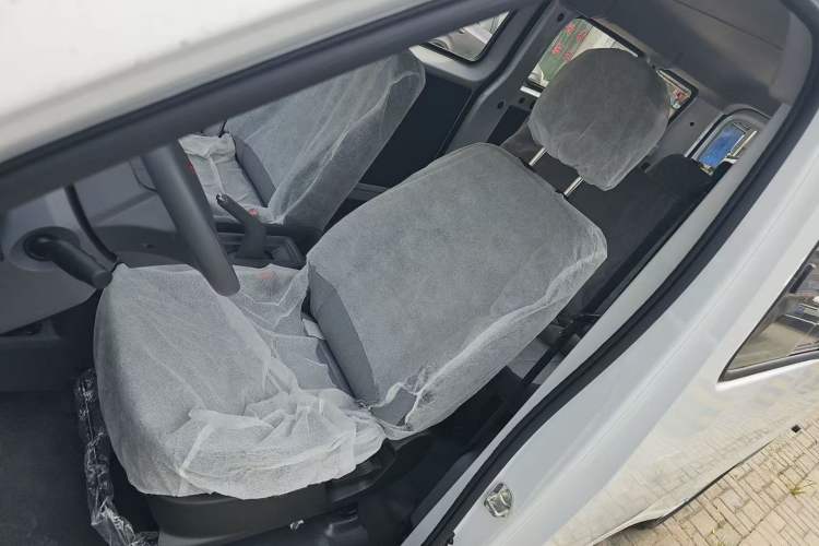 Used Wuling Yangguang 2025 Model 400km Bus Edition—Comfort Edition