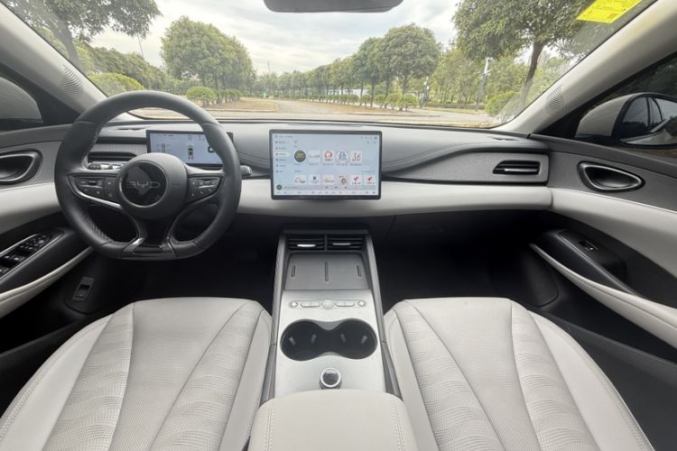 Used BYD Seal 06 DM-i Touring 2025 Model DM-i 150KM Deluxe Interior 6