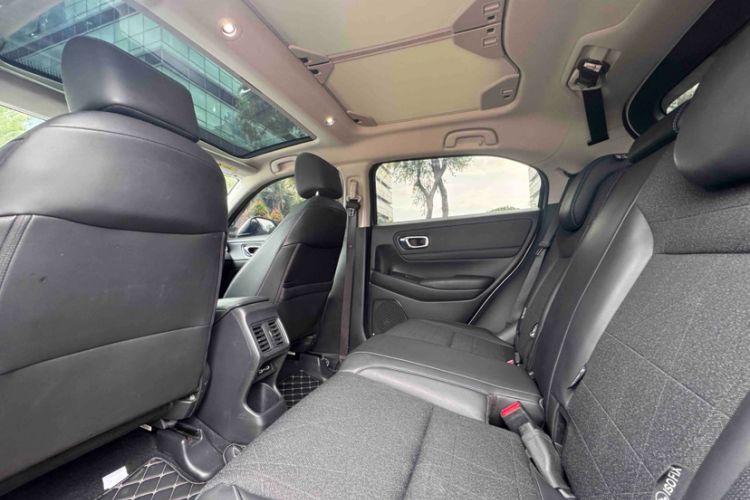 Used Honda Vezel 2023 1.5L CVT Pioneer Edition Interior 4