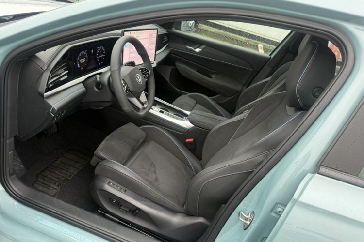 Used Volkswagen Passat 2025 Pro 380TSI Starry Dragon Luxury Edition Interior 2
