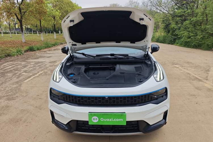 Used Lynk & Co 05 2020 2.0TD Two-Wheel Drive Shine Halo Exterior 9