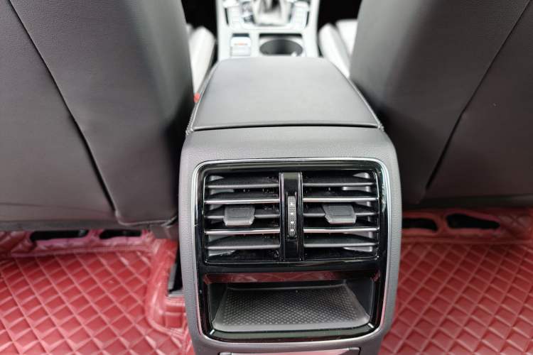 Used Volkswagen Magotan 2023 2 Million Units Limited-Edition 280TSI DSG Comfort Version Interior 10