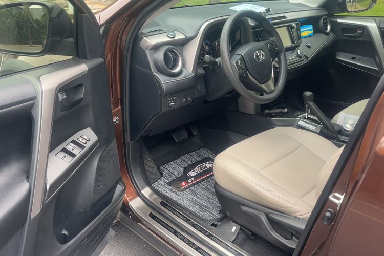 Used Toyota RAV4 2019 2.0L CVT Two-Wheel Drive Fashion X Limited Edition China VI Standard