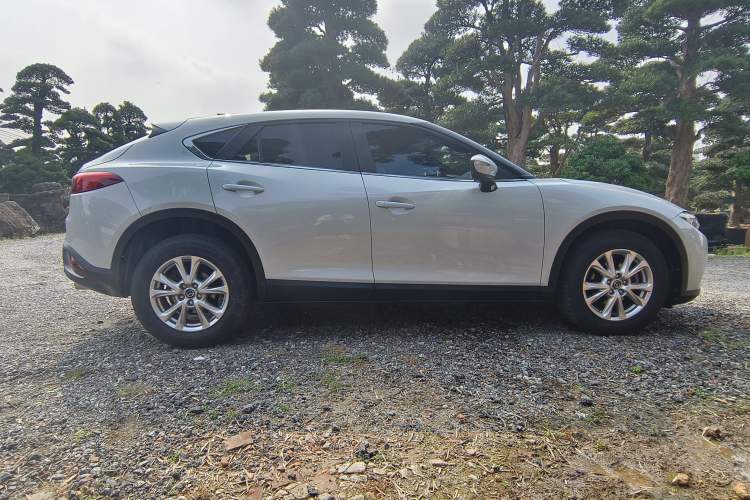 Used Mazda CX-4 2018 2.0L Automatic Two-Wheel Drive Blue Sky Dynamic Version China V Standard Exterior 6