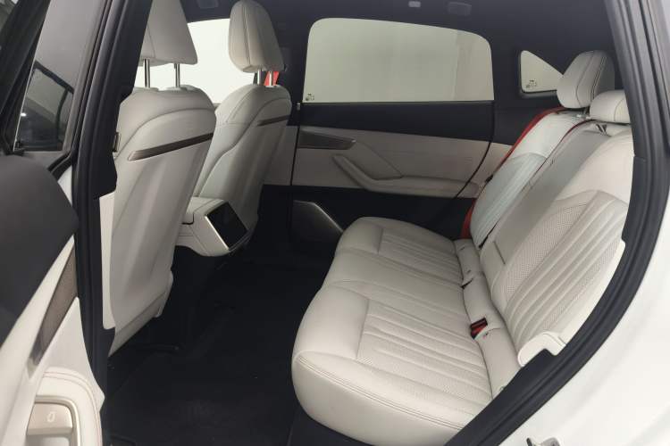 Used ONVO L60 2024 60 kWh All-Wheel Drive