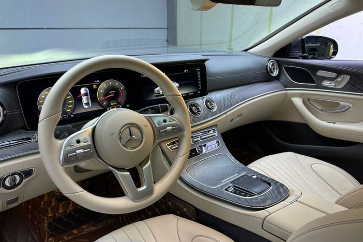 Used Mercedes-Benz CLS 2018 CLS 300 Dynamic Edition Interior 4