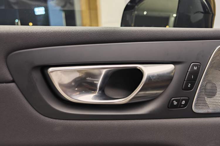 Used Volvo XC60 New Energy 2025 Plug-in Hybrid Long-Range All-Wheel Drive Smart Luxury Edition
