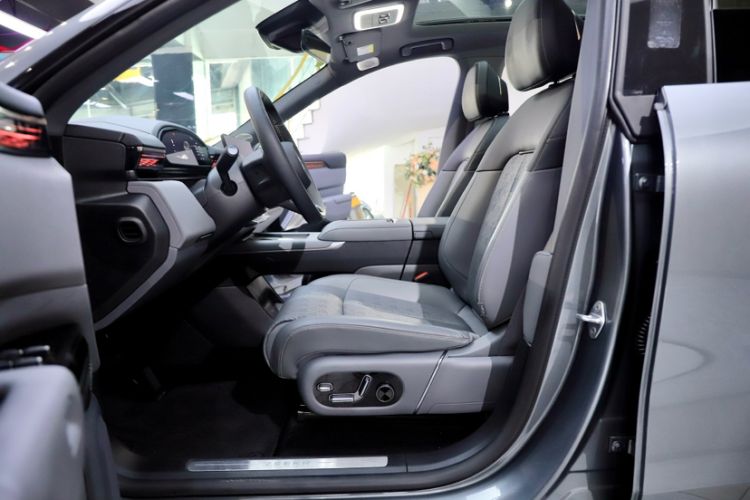 Used Zeekr 7X 2025 100 kWh Long-Range Rear-Wheel Drive with Intelligent Driving Features
