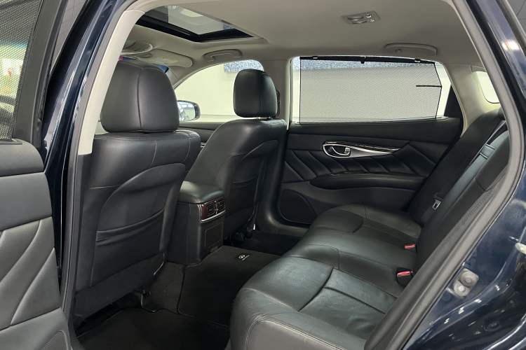 Used Infiniti Q70 2015 Q70L 2.5L Enjoyment Edition Interior 4