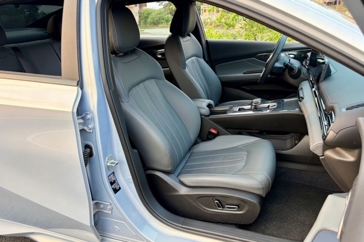 Used GAC Trumpchi EMPOW 2024 270T DCT Yingbao R-Style Edition Right Front Seat