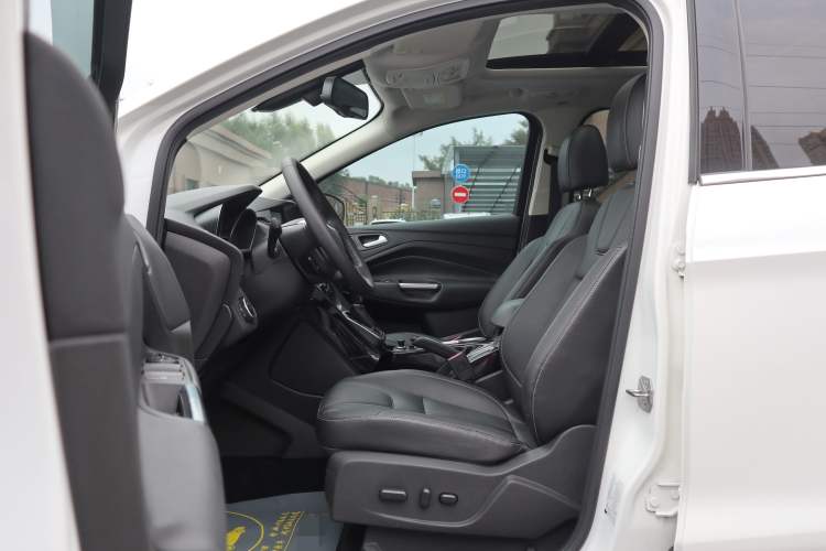 Used Ford Kuga 2015 2.0L GTDi Four-Wheel-Drive Sport Model