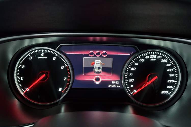 Used Hongqi H5 2022 Classic Model Facelift 1.5T DCT Qiyun Edition Odometer Close Up