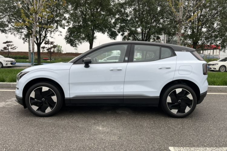 Used Volvo EX30 2025 Rear-Drive Long-Range Version Ultra